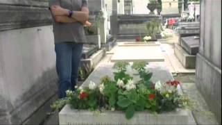 Tombe dYves Mourousi au cimetière de Montparnasse [upl. by Ocramed790]