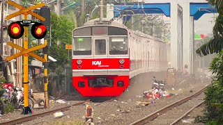 LOH KOK GINI  Palang Kereta Api Di Jalur Brownline Jadi Agak Lain 🤭🤗🤣 [upl. by Cheadle]