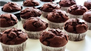 Saftige Schokomuffins  Muffins Rezept mit Schokolade [upl. by O'Neil]