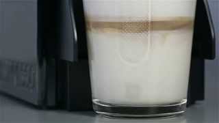 Recette du Latte Macchiato par Nespresso [upl. by Lhadnek]