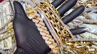 3 Ways to Buy Jewelry [upl. by Evslin987]