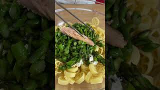 Pasta fredda con sgombro asparagi alla menta feta e lime  Delicius [upl. by Gorges]