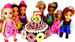 Little Elsas BIRTHDAY party  Elsa and Anna Toddlers  Party with friends  Surprise Gifts  Cake [upl. by Alaik]