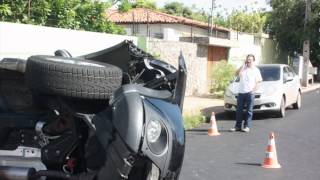 Meio Norte Casal de idosos fica ferido após colisão de carros no bairro Ilhotas [upl. by Eluj]