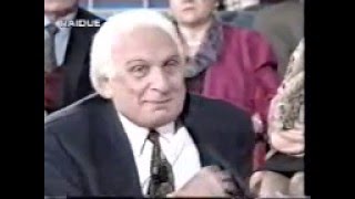 Marco Pannella regala hashish in diretta tv alla DEusanio 28121995 [upl. by Spear795]