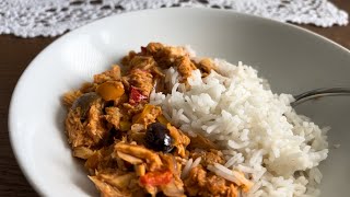 Atún Guisado en Salsa de Tomate con Aceitunas y Pimientos en Arroz Basmati Blanco [upl. by Walsh]