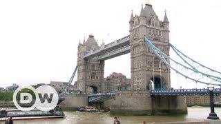 Blick auf die Londoner Tower Bridge  DW Deutsch [upl. by Etteiram260]