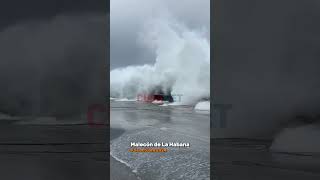 Huracán Milton El mar empieza a INVADIR el Malecón habanero [upl. by Niamart581]