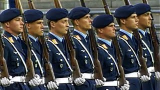 Preußens GloriaYorckscher Marsch Drillteam WachbataillonStabmusikkorps Bundeswehr  Marschmusik [upl. by Yreved]