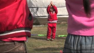 Lécole maternelle itinérante en Mongolie [upl. by Ibmab]