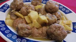 Albóndigas en Salsa con Patatas [upl. by Thessa]