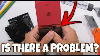 DOES THE MOTOROLA RAZR PLUS HAVE A OUTSIDE SCREEN CRACKING PROBLEM  WE GOT THE ANSWER [upl. by Ynnoj382]