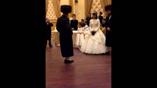 Oshvar rabbe dancing mitzvah tantz [upl. by Westhead]