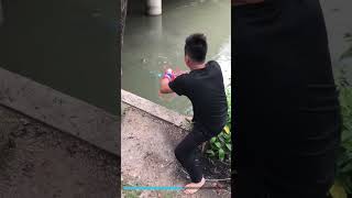 Legend fisherman net catching fish under the bridge fishing netsfishing fishingwithnet [upl. by Rimahs990]