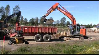 Hitachi Zaxis 225 US with OilQuick loading JCB Fastrac 3200 with Bigab Hooklift trailer [upl. by Korten]