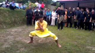 Pengantin Lelaki Cikgu Basit Bersilat Sambil diperhatikan Dato Abdul Majid Mat Isa [upl. by Hux]