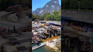 The process of quickly hoisting bamboo rafts ashore [upl. by Onateyac]