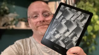 Why I Chose The Kindle Paperwhite Signature Edition Over Kindle Oasis [upl. by Ingrid]