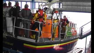 CROMER LIFEBOAT LAUNCH JUL 06wmv [upl. by Egan]