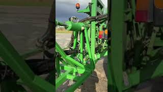 Selfpropelled sprayer John Deere R4040 I [upl. by Knowlton]