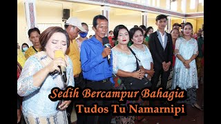 Tangis Haru Bahagia Keluarga Pengantin Menyanyikan Lagu Tudos Tu Namarnipi  Pernikahan Adat Batak [upl. by Avehsile]