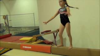 Célia 7 ans passionnée de gymnastique artistique [upl. by Yeldahc885]