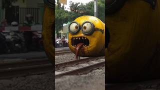 kereta api Minion exe hampir menabrak [upl. by Reywas]