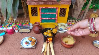 Miniature Aloo Chop  Tomato Chutney  ଆଳୁ ଚପ Street Food  Rinis Miniature [upl. by Fatma]