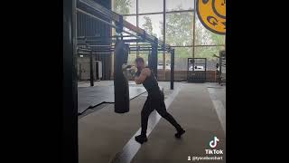 Boxen 4ever mike tyson Box Sack traning boxsack Gold gym [upl. by Eisso781]