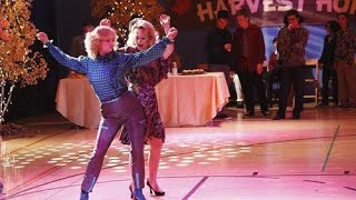 My review of The Goldbergs S1 ep14 a 🤓 left 🦶 dancing 💃 story and love ❤️ skydiving 👖 in en [upl. by Aeynod]