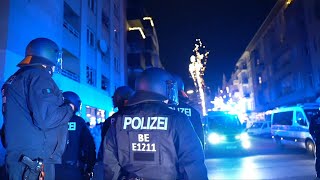 Attacken zu Silvester Debatte um Böllerverbot neu entfacht  AFP [upl. by Reidid773]