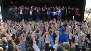 Les joueurs Islandais font un clapping avec leurs supporters [upl. by Cranston]