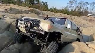 Toyota Land Cruiser 79 testing on big rocks  serious flex [upl. by Weir]