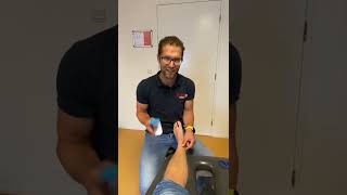 Tapen van je scheenbeen met medical tape Kinesiotape [upl. by Anyg]