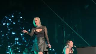 Amy Lee amp Lzzy Hale sing Heavy Linkin Park live in St Louis 12521 4K [upl. by Hammad]