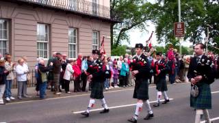 1000 Pipers Pipe Band Parade The Kilt Run Perth Scotland Saturday June 2nd 2012 [upl. by Moreen874]