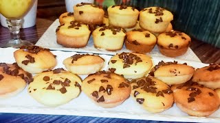 وصفة  مادلين  أو  كاب كيك  بحبيبات  الشكلاطة  Recette des madeleines aux pipettes du chocolat [upl. by Anatak332]