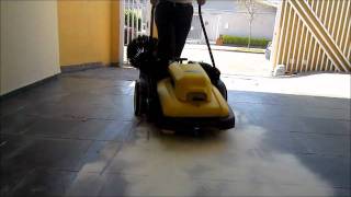 Varredeira KM 7030 KARCHER [upl. by Ambrosia]