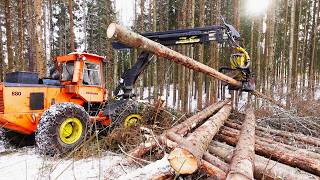 Working On Old Kockums 880 Tree Harvester [upl. by Tolecnal]