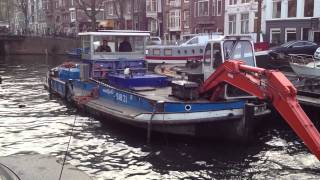 Prinsengracht Amsterdam schoonmaken ligplaats door Waternet [upl. by Ainex567]