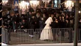 Jewish weddings  known as chuppahs  are traditionally conducted underneath the sky [upl. by Gnaht]