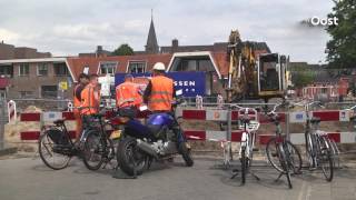 Gasleiding stuk gestoken tijdens graafwerkzaamheden in Ommen [upl. by Lazor239]