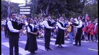 Quimper  Défilé des Guises Festival de Cornouaille Juillet 2000 partie 1 [upl. by Antonie]