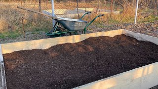 Cum si de ce sa faci straturi inaltate  paturi inaltate  raised beds [upl. by Fadiman]