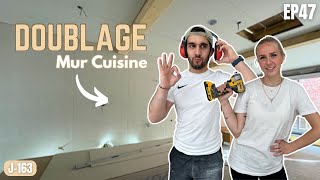 DOUBLAGE DU MUR DE CUISINE  Raillage  isolation  placo  VLOG Rénovation Hangar 47 J163 [upl. by Nahraf]