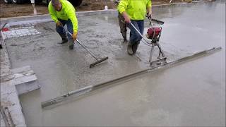 How to get a flat floor using a vibrating concrete powerscreed tool [upl. by Hamil]