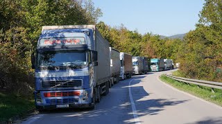 Kolona prej disa kilometrash në Merdare shkaku i kontrollit të shtuar [upl. by Wells]