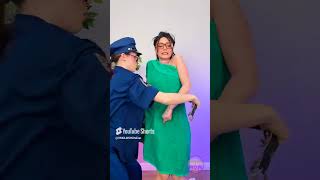 Fermo Sei in arresto dalla polizia della moda😳🤣 commedia videoDivertenti [upl. by Yllrebmik443]