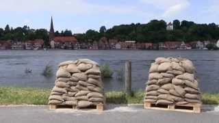 Lauenburg  ElbeHochwasser am 16 Juni 2013  Hohnstorf Pegel 886 Meter [upl. by Haleemaj]