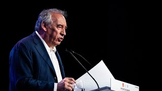 François Bayrou Premier ministre  «Emmanuel Macron sessuie les pieds sur la démocratie » [upl. by Anaderol]